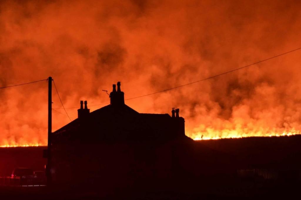 Marsden-Moor-Fire-picture-courtesy-of-Nick-Lawton.thumb.jpg.0cfa83530c05b95caec8e7ab7ec98c21.jpg